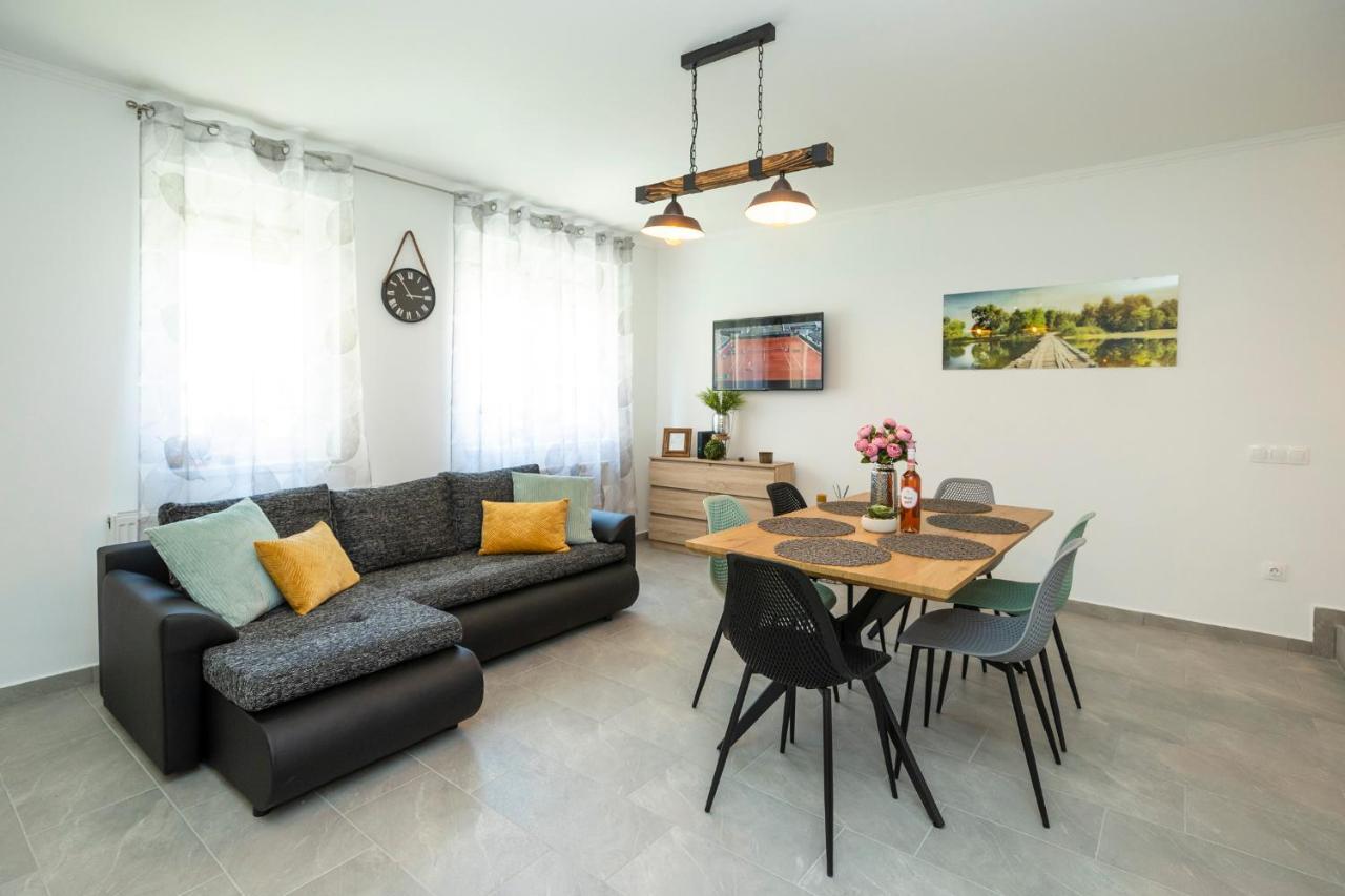 Zsenduelo Apartman Eger Exterior foto
